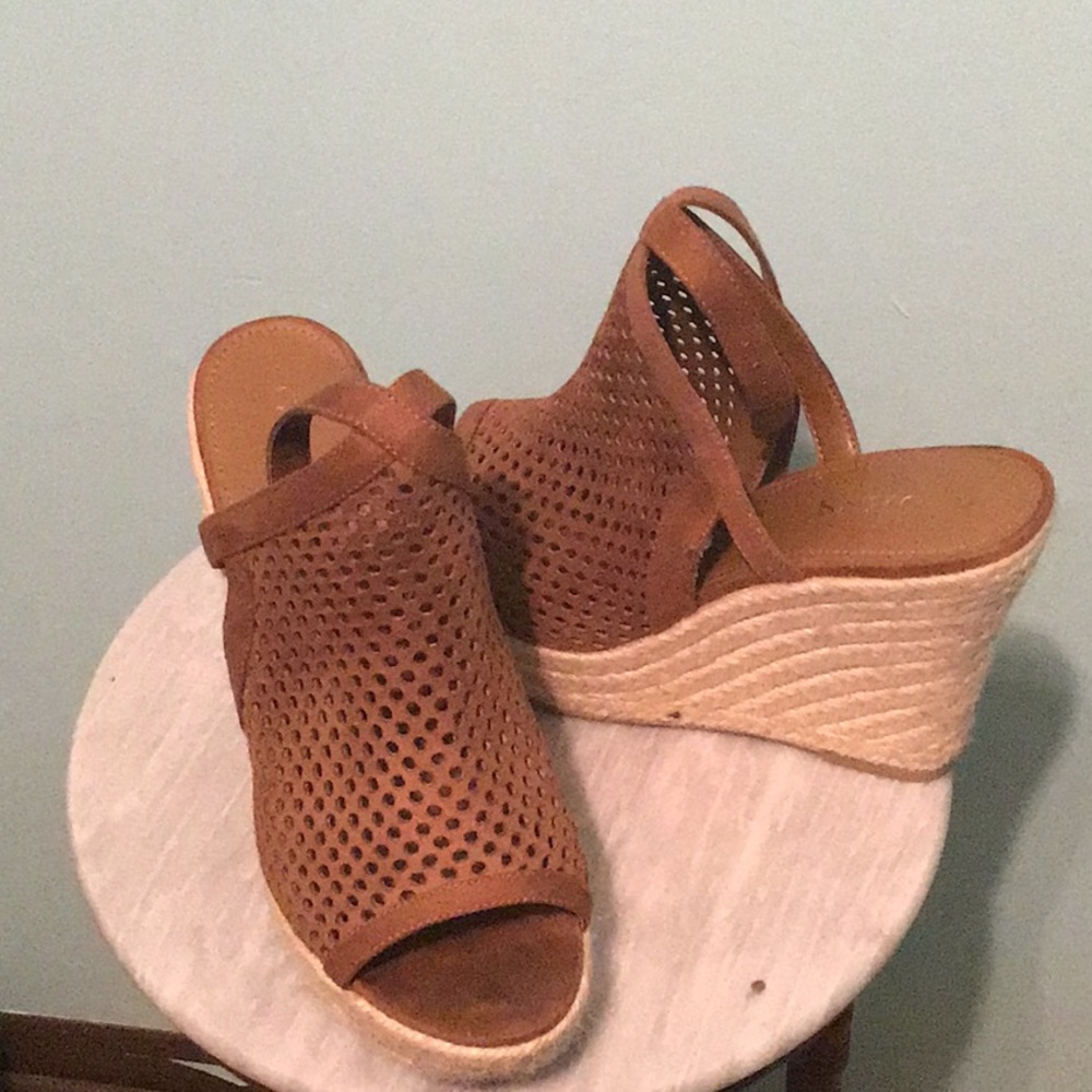 Women size 10 Guess Sandals
